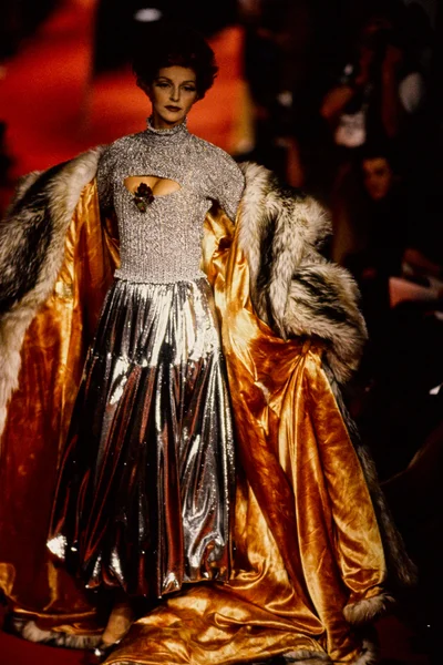 Look 12